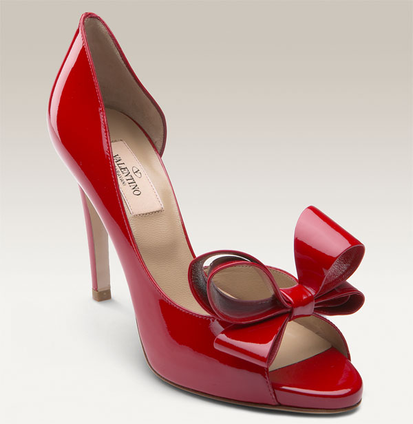 Красные туфли от Валентино
