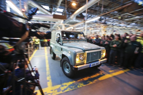 Последний Land Rover Defender текущего поколения сошел с конвейера завода в Солихалле