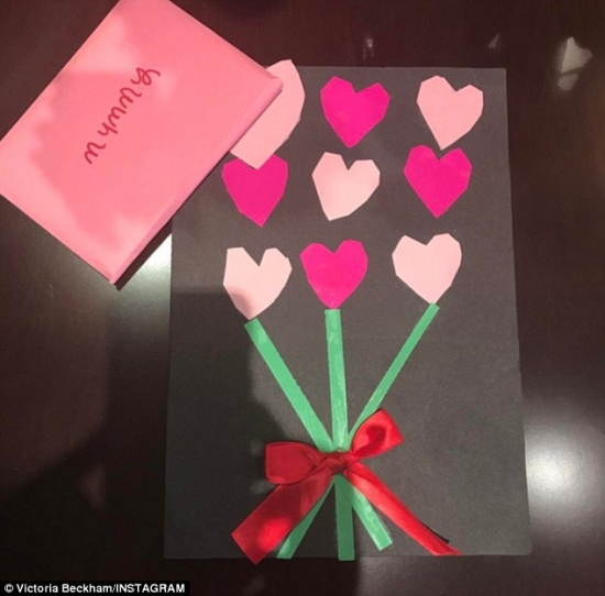Дэвид Бекхэм отметил день святого Валентина сообщениями своей жене Виктории и их «удивительной семье» в Instagram