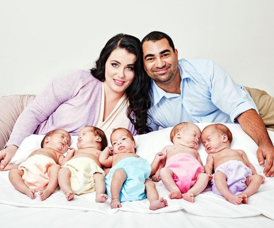 Одна мама, один папа, восемь детей и четыре беременности