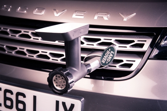 Land Rover Discovery стал кухней на колесах для Джейми Оливера