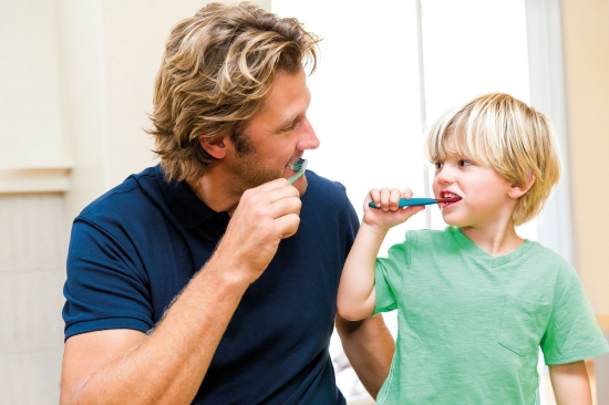 Уход за детскими зубами: развлечение для ребенка, простые правила – для мамы 