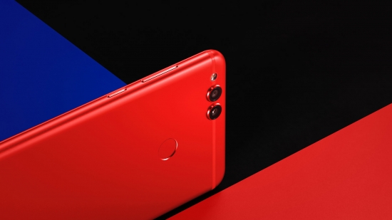Honor объявляет о начале продаж смартфона View 10 с технологиями искусственного интеллекта и представляет Honor 7X в новом красном цвете корпуса