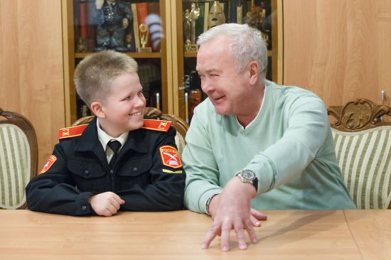 Внук актера, сыгравшего «усатого няня» станет вторым маршалом Жуковым