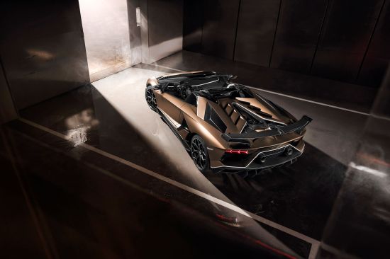 Компания Automobili Lamborghini представила Aventador SVJ Roadster в рамках Женевского автосалона 2019