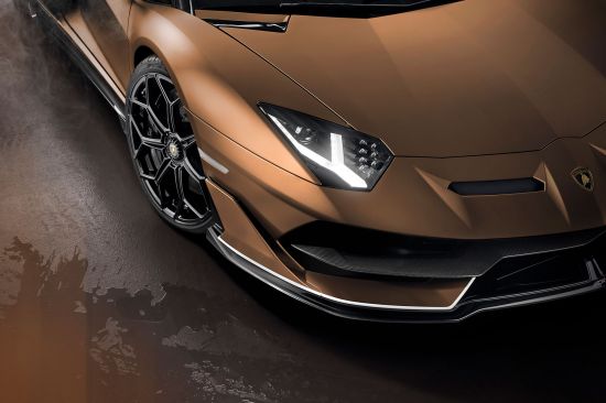 Компания Automobili Lamborghini представила Aventador SVJ Roadster в рамках Женевского автосалона 2019