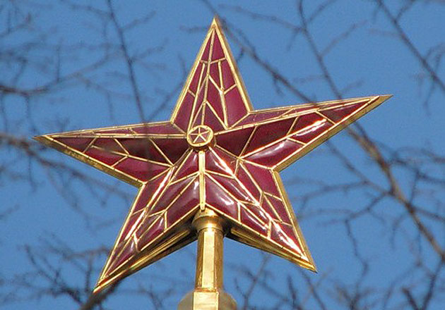 В 1937 году новые звезды из рубинового стекла зажглись над Кремлем.