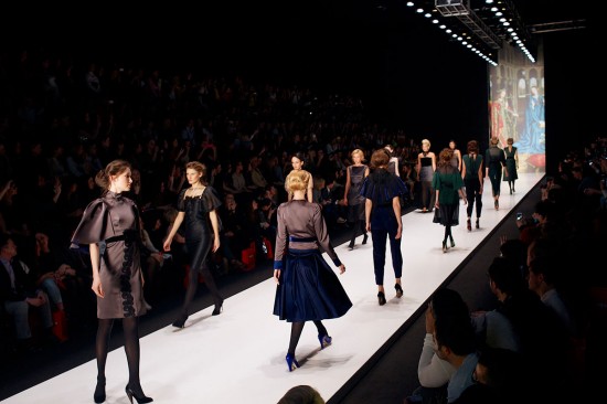 Показ известного российского дизайнера Юлии Далакян в рамках Mercedes-Benz Fashion Week Russia прошел при поддержке компании Miele